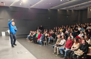 NASA astronaut u Nišu o boravku u svemiru: „Uvek me je iznova oduševljavalo koliko je Zemlja lepa”