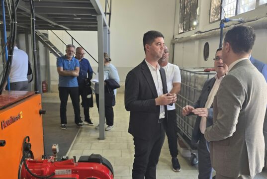 Bolji vazduh u školi „Mika Antić” – kotlarnica prešla na gas, prečišćivači stižu u sve škole i vrtiće Mika Antić” - kotlarnica