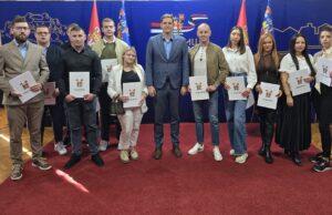 Niš izdvojio 8 miliona dinara za projekte mladih: Podržano 14 inicijativa iz različitih oblasti Niš izdvojio 8 miliona dinara za projekte mladih
