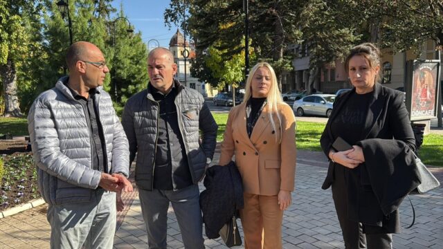 Porodica Simić sa svojim braniocima Porodica Simić sa svojim braniocima