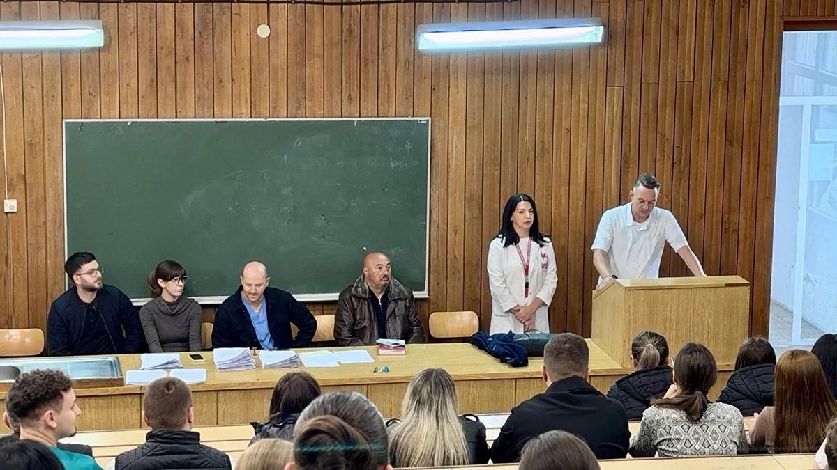 doc. dr Mlađan Golubović